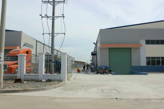 Cần bán nhà xưởng ngang 20m x100m xây dựng nhà xưởng 1300m2